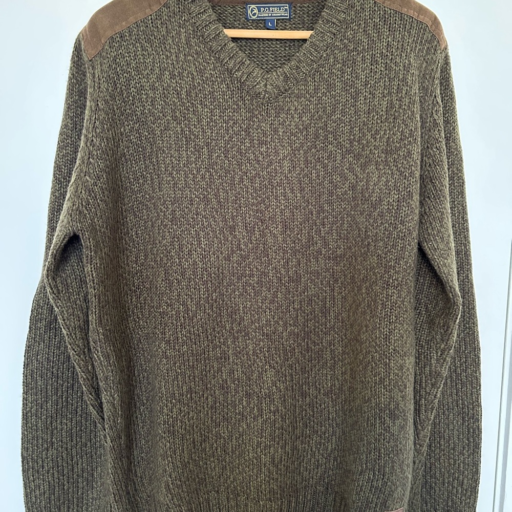 Men's V-Neck Sweater in Olive